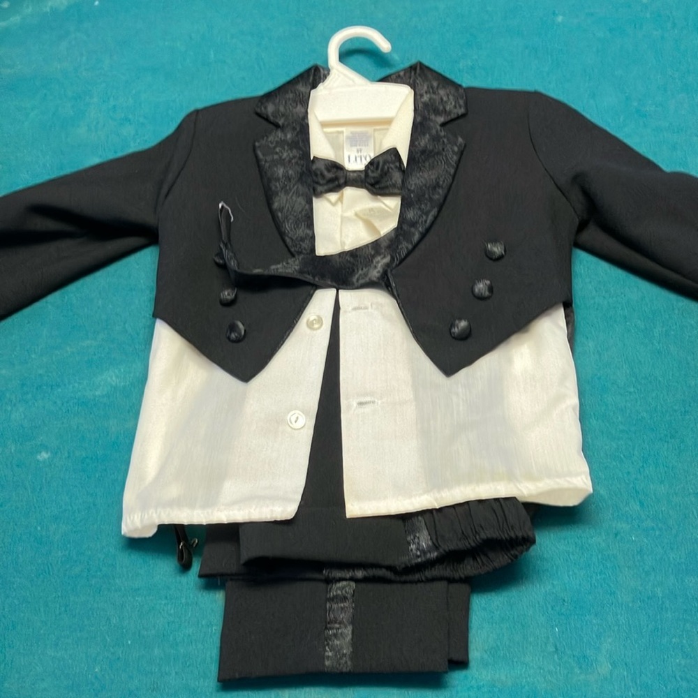 3T 5 piece tuxedo